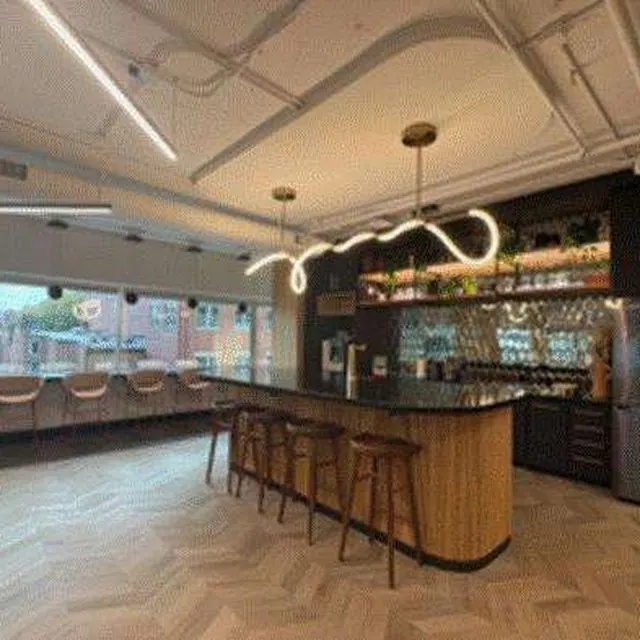 Townhall amenity floor, café